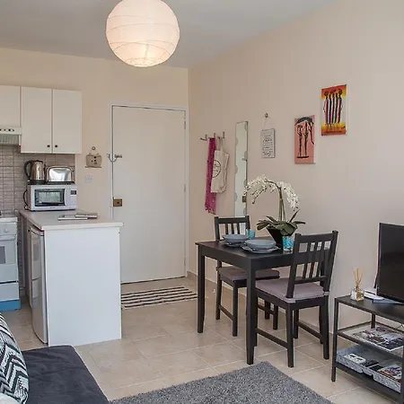 Paphos Love Hut Apartment